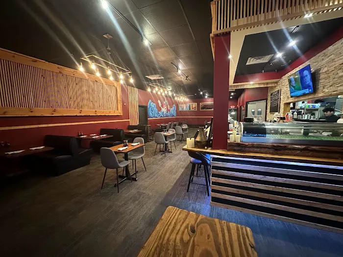 MAKI SUSHI BAR & GRILL Picture 2