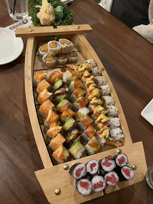 MAKI SUSHI BAR & GRILL Picture 4