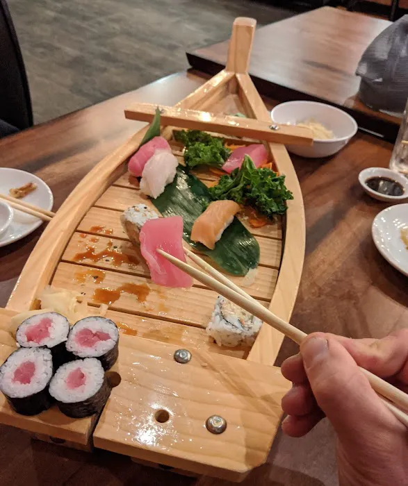 MAKI SUSHI BAR & GRILL Picture 8