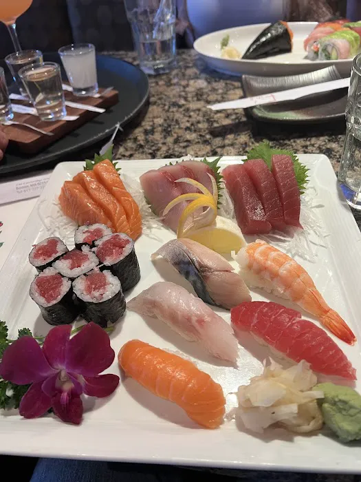 Fin's Sushi & Grill Picture 4