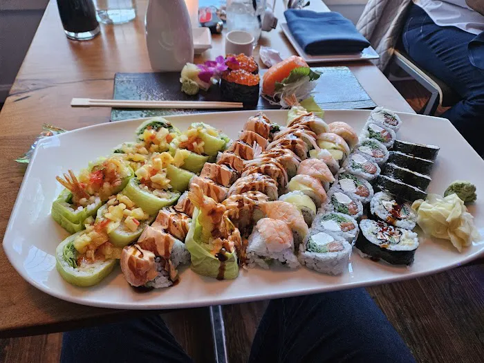 Bluefins Sushi & Sake Bar Picture 4