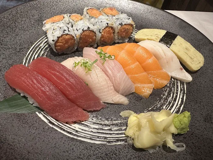Mido Sushi Bistro & Bar Picture 4