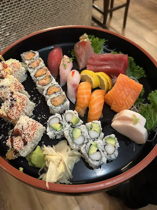 Tsunami sushi bar and asian cuisine Picture 5