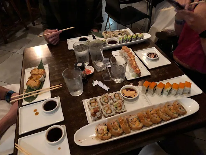 SUSHI CLUB 305 Picture 4