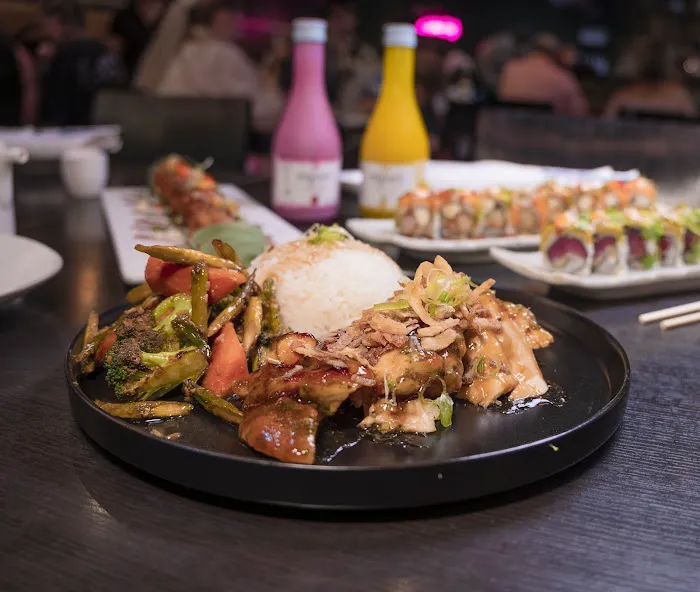 Hoshi & Sushi Asian Cuisine Picture 6