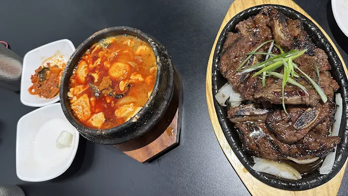 Wahbi Sabi Japanese Korean Restaurant Picture 4