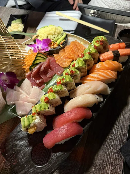 VARSOL SUSHI BAR Picture 3
