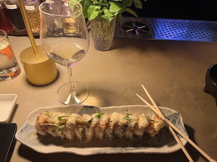VARSOL SUSHI BAR Picture 8