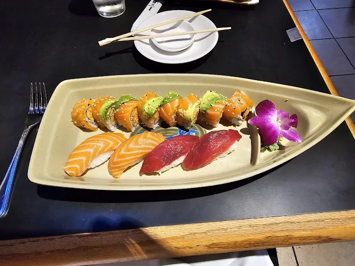 Friends Sushi & Bento Place Picture 5