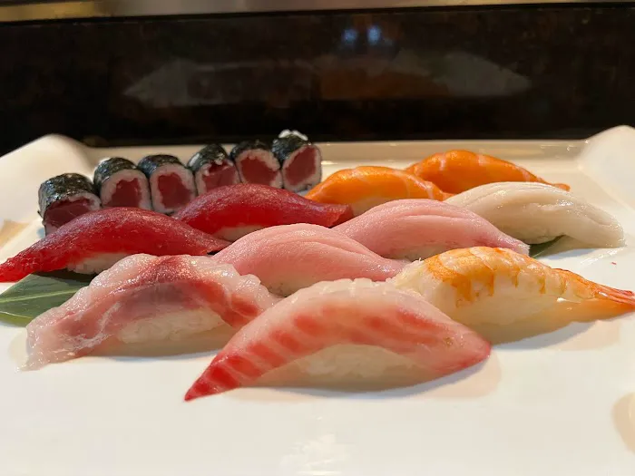Oishi Sushi Restaurant & Bar Picture 3