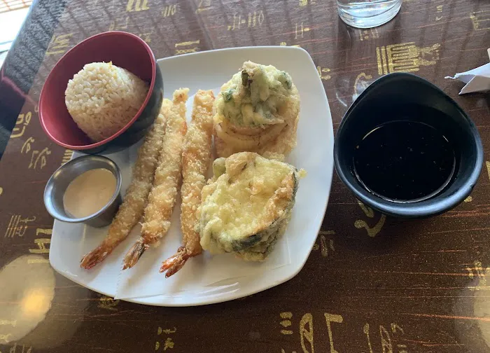 Oishi Sushi Restaurant & Bar Picture 10