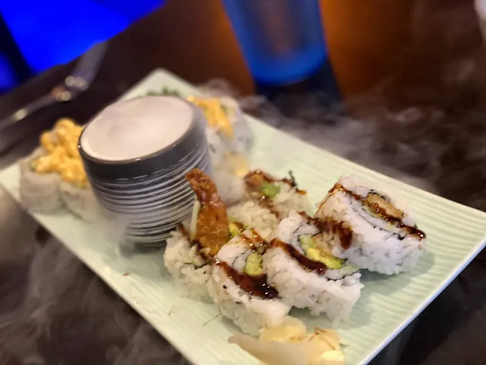 DoshiRock Sushi, Wings and Burgers Picture 2
