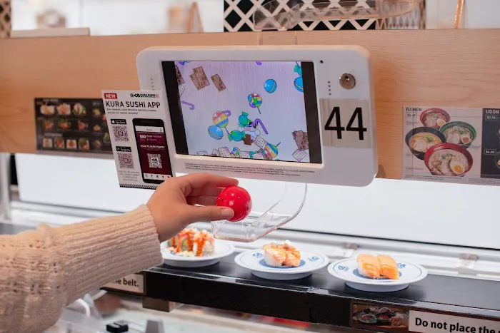 Kura Revolving Sushi Bar Picture 8