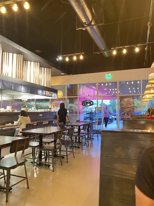 Mikoto Ramen Bar and Sushi Picture 4