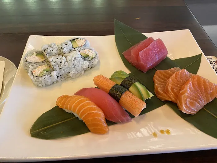 Mikoto Ramen Bar and Sushi Picture 6