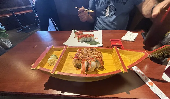 Avocado California Roll & Sushi Picture 2