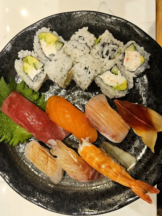 Azusa Sushi & Izakaya Picture 5