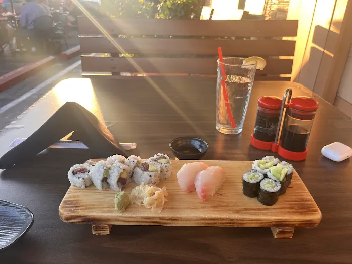 Sushi House Picture 10