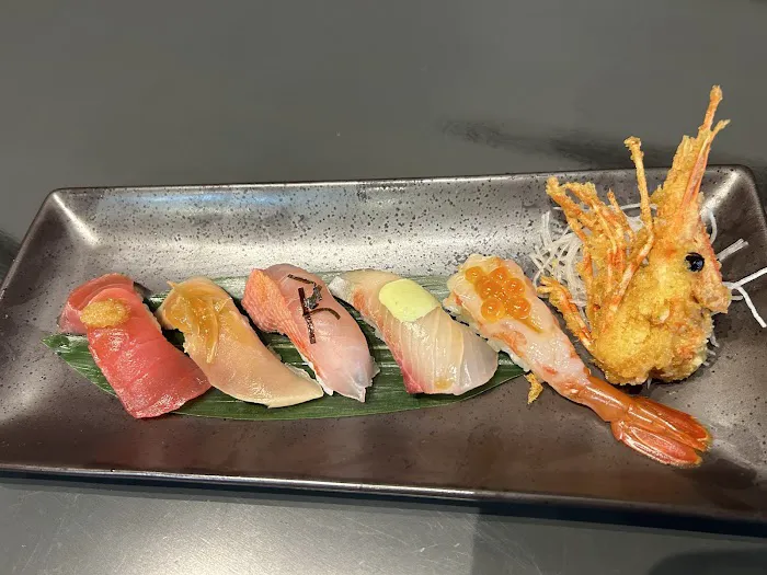 Hachi sushi & omakase Picture 1
