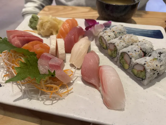 Hachi Ramen and Sushi Bar Picture 8
