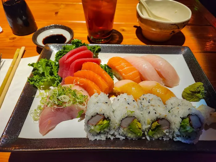 Thai Square Sushi Picture 2