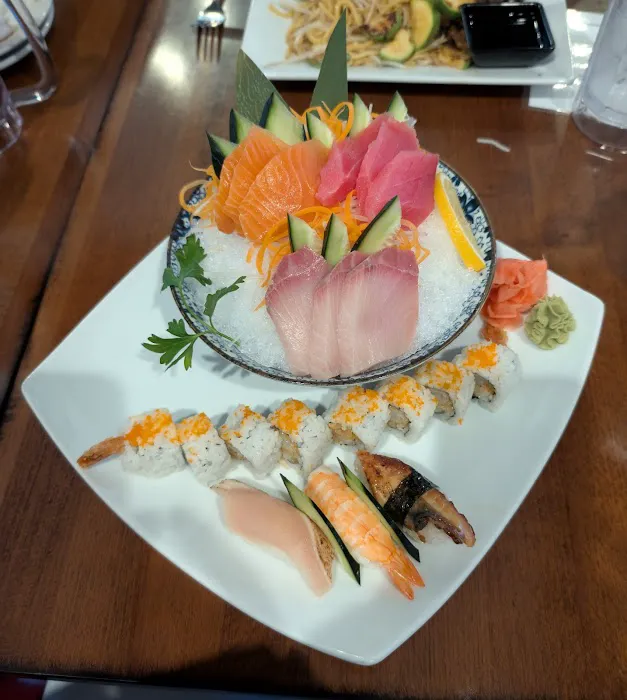 Tasu Asian Bistro & Sushi Bar Picture 5