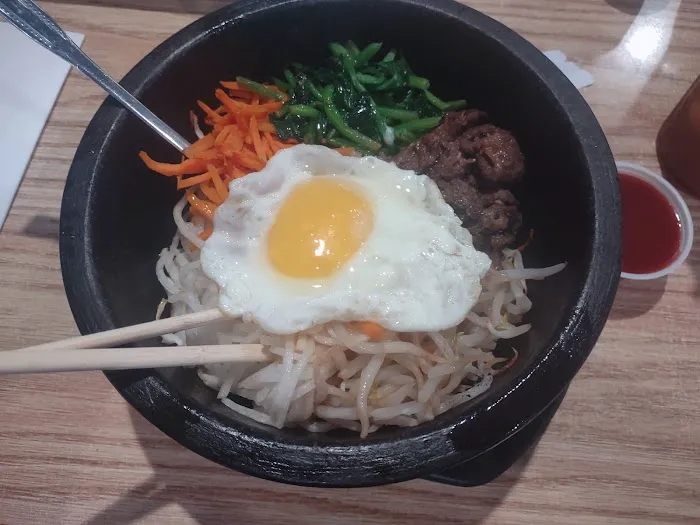 Raw Sushi Bar & Grill Picture 8