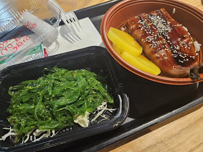 Kawa Ramen and Sushi 川ラーメンと寿司 | 3rd St. Market Hall Picture 7