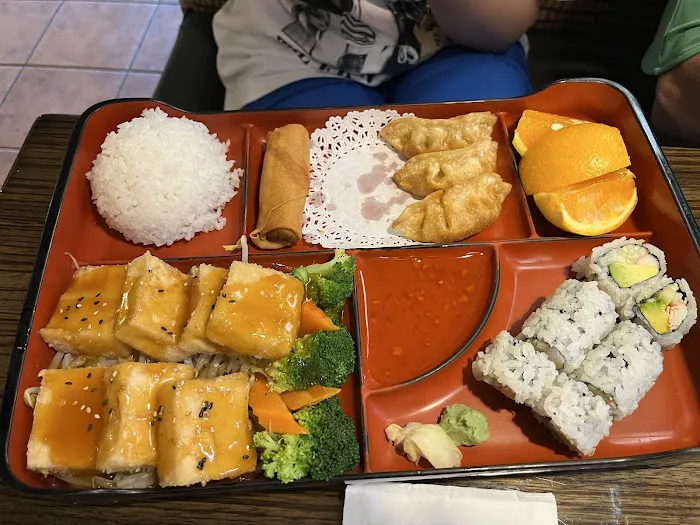 AKI SUSHI BAR AND GRILL Picture 8