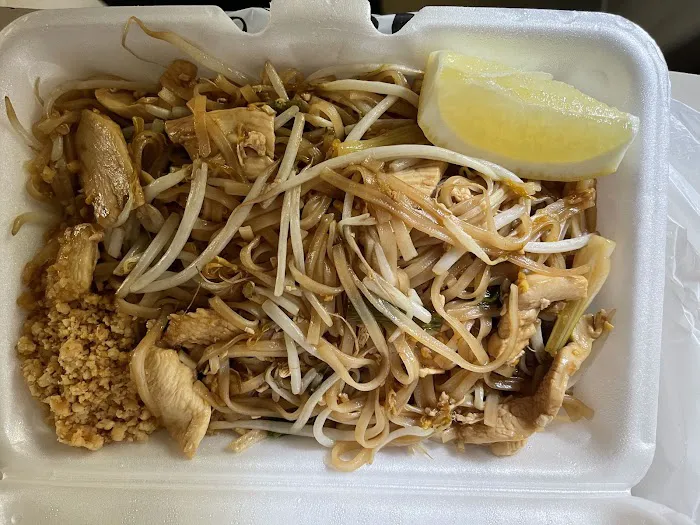 Simple Thai & Sushi Picture 8