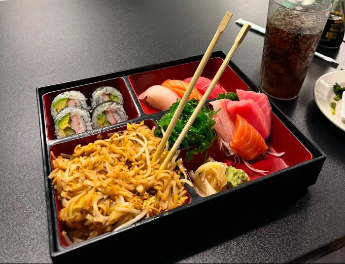Simple Thai & Sushi Picture 10