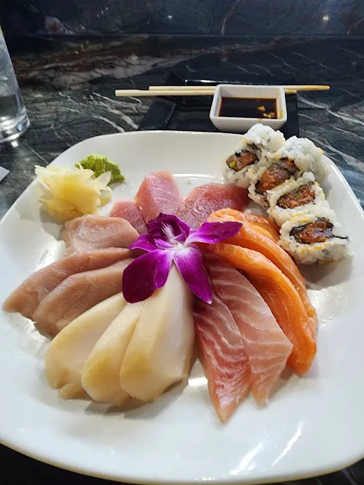 Hatorando Sushi and Sports Bar Picture 10