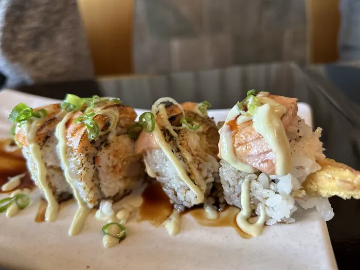HOUSE - Modern Sushi Restaurant Picture 1