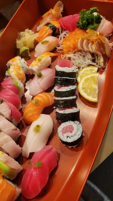 Four Seasons Sushi Bar & Grill Picture 6