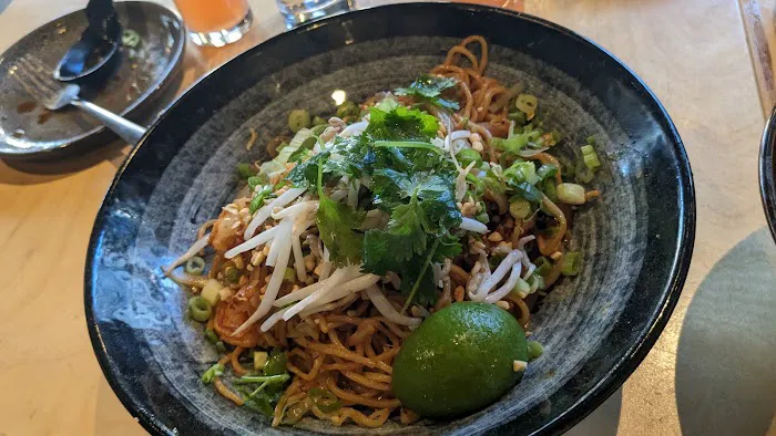 OBON Sushi Bar Ramen Picture 10