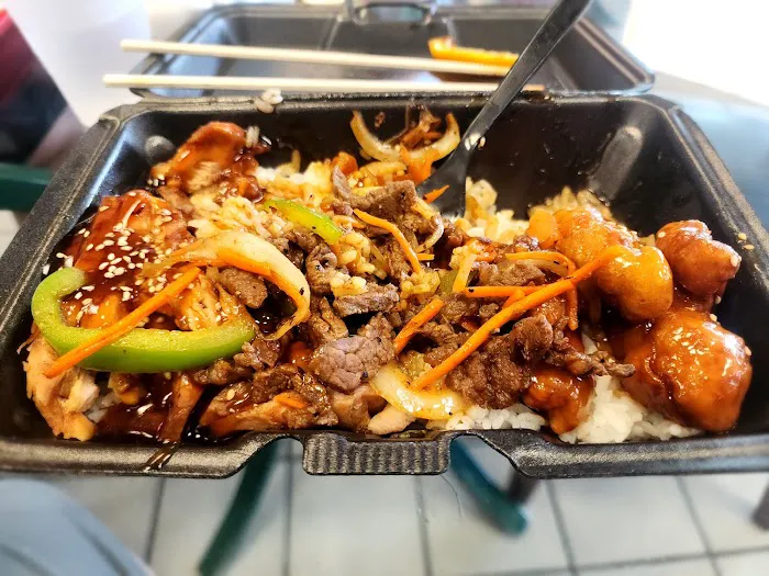 Yoshi's Fresh Asian Grill Picture 8
