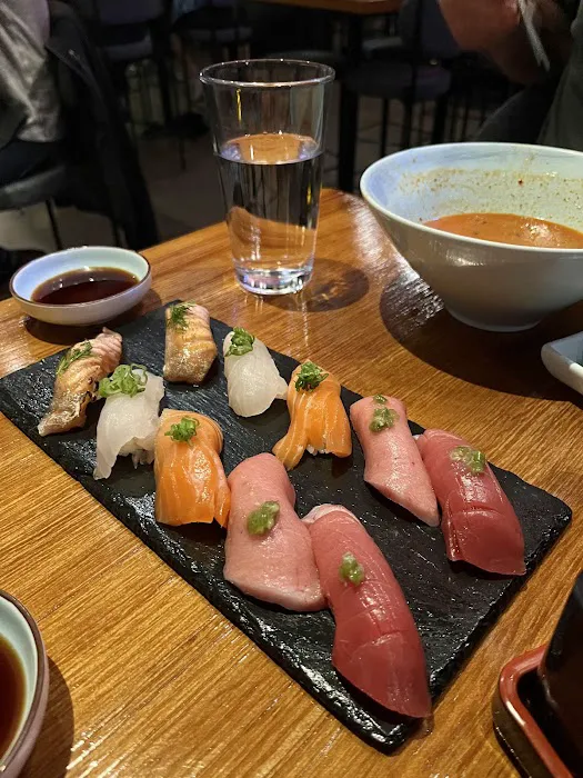 MOTOMOTO Sushi & Izakaya Picture 9