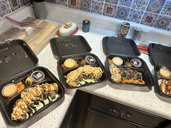 Sushi Gon Estilo Sinaloa - Mariscos Picture 8