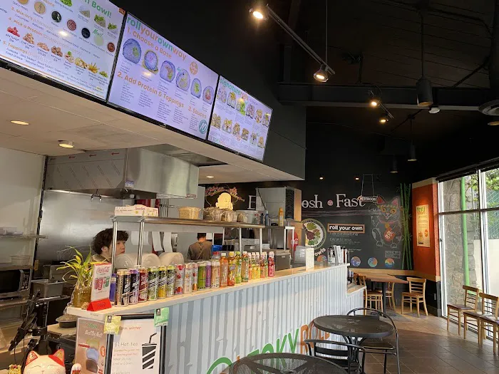 TOKYROLL Sushi & Poké - Terwilliger Picture 4