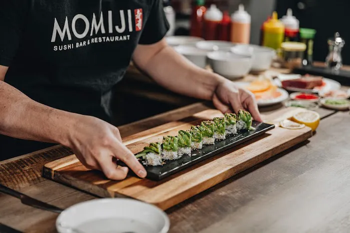 Momiji Sushi Restaurant - Barbur Picture 7