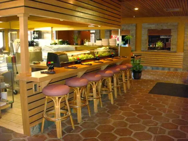 MOMO SUSHI & GRILL Picture 3