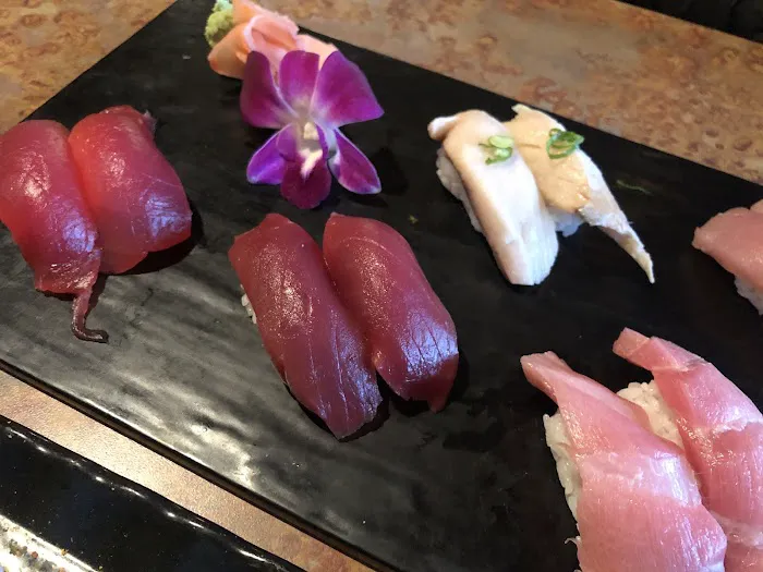 MOMO SUSHI & GRILL Picture 6