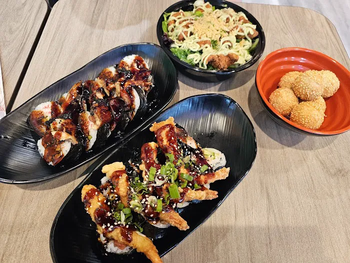 TOKYROLL Sushi & Poké - West Hills Plaza Picture 2