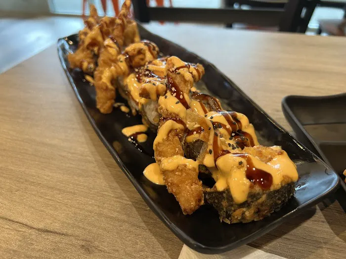 TOKYROLL Sushi & Poké - West Hills Plaza Picture 9