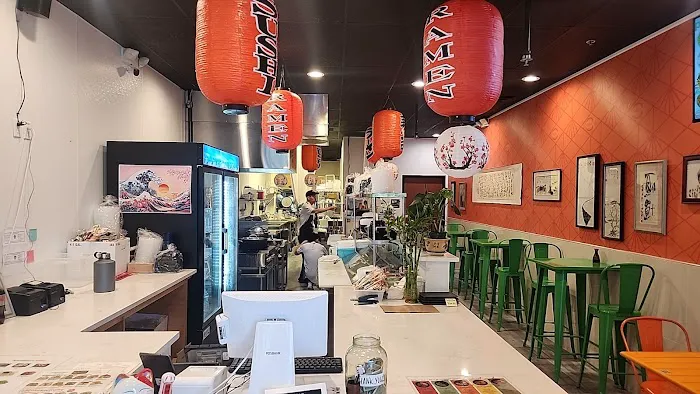 TOKYROLL Sushi & Poké - West Hills Plaza Picture 8