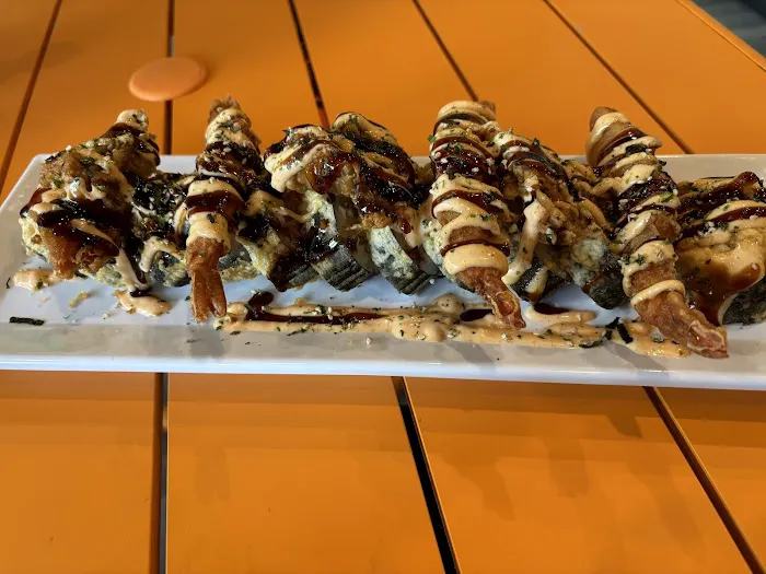 TOKYROLL Sushi & Poké - West Hills Plaza Picture 10