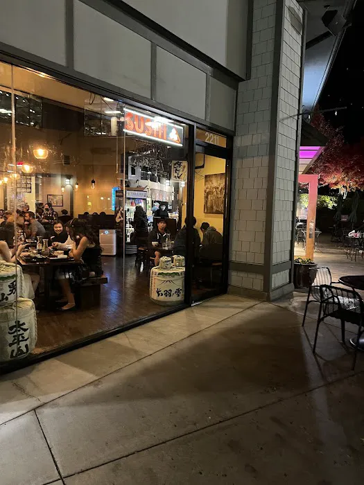 TAKUMI SUSHI AND BAR Picture 1