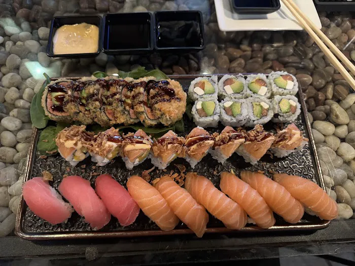Pisces Sushi Bar and Lounge Picture 6
