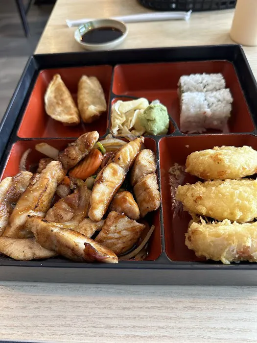 Konnichiwa steak, sushi &bento Picture 3