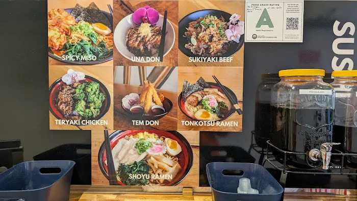 MoMo's Sushi & More Picture 2